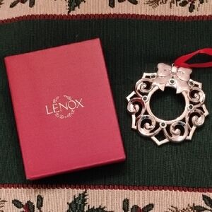 Lenox Silver Plated Wreath Ornament With Green Crystal Accents NEW